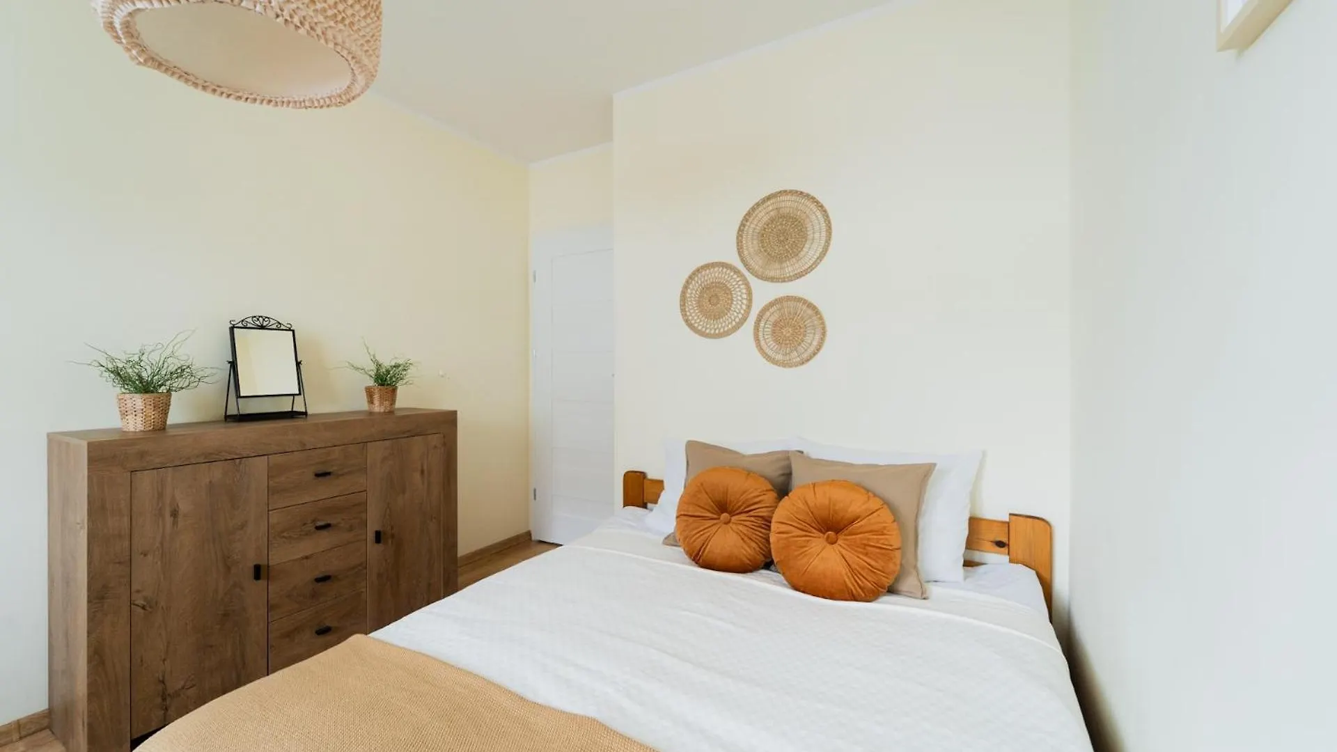 Nice Apart - 3 Rooms - Lift - Parking-New Building Wroclaw Apartment